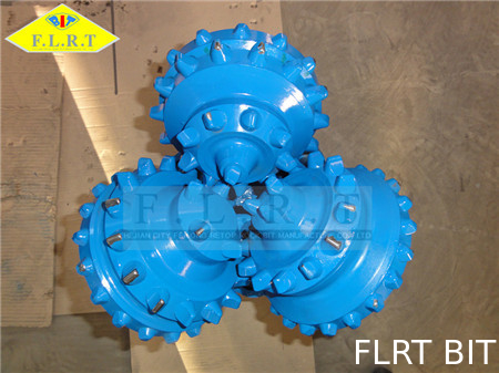 品質 3つの円錐形のTricone穴あけ工具/石油およびガスの穴あけ工具API-7-1の標準 工場